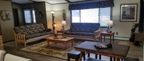 Smart TV, fireplace