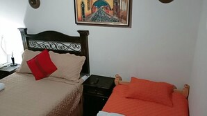 Standard Apartment | 5 bedrooms, iron/ironing board (on request), free WiFi, bed sheets - Hotel Confort Antigua (Antigua Guatemala)