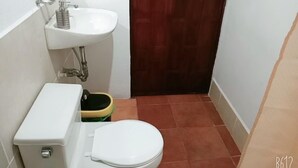 Standard Apartment | Bathroom sink - Hotel Confort Antigua (Antigua Guatemala)