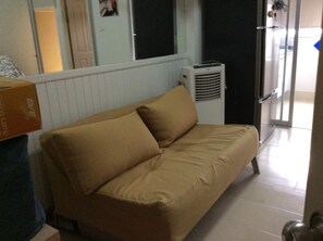 TV - Fully furnished condo close to BTS Bearing, Hospital, and Mega Mall. (Bangkok)
