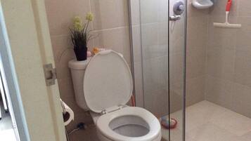 Shower, toilet paper