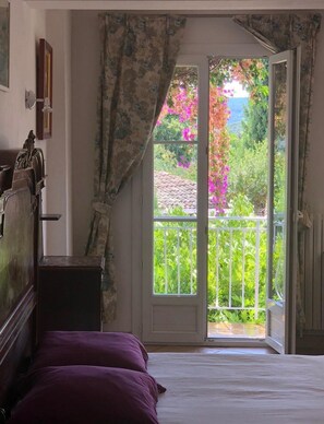 4 chambres, fer et planche à repasser, accès au Wi-Fi (inclus)