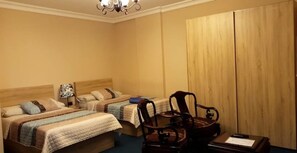 Zimmersafe, Bügeleisen/Bügelbrett, kostenloses WLAN, Bettwäsche