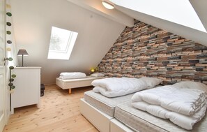 3 bedrooms, travel crib, free WiFi