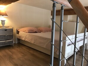 1 bedroom, desk, iron/ironing board, free WiFi