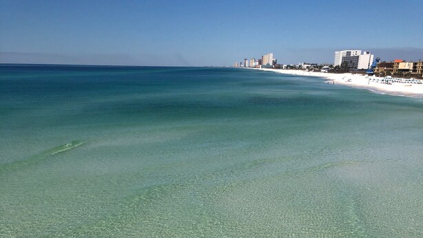 A clear view of a beach with a city skyline in the background. - Beautiful-condo-townhouse- Sleeps 8 - 8 Minute walk to Beach - Near Pier Park (Panama City Beach)