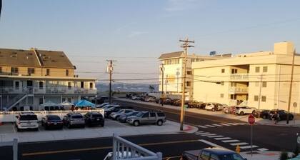 Adorable Beach Block Condo!
