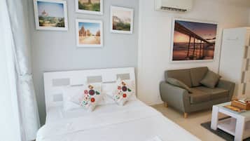 Deluxe Studio Suite | 1 bedroom, free minibar, desk, laptop workspace