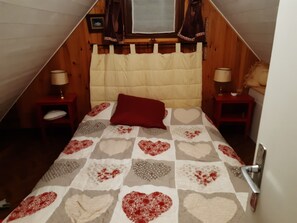 2 bedrooms, iron/ironing board