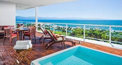 GRAND LUXXE TWO BEDROOM LOFT Dec 19 - Dec 26 2021