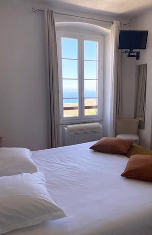 Safe på rommet, individuelt dekorert, individuelt innredet og skrivebord