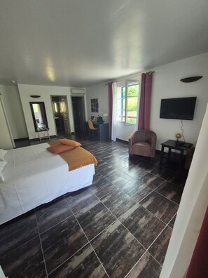 Superior Double Room, Terrace | In-room safe, individually decorated, individually furnished, desk - U Sant Agnellu (Rogliano)