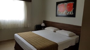 3 quartos, cofres nos quartos, Wi-Fi de cortesia, roupa de cama