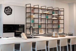 Coffee/tea maker, cookware/dishes/utensils - elaya hotel augsburg, Trademark by Wyndham (Augsburg)