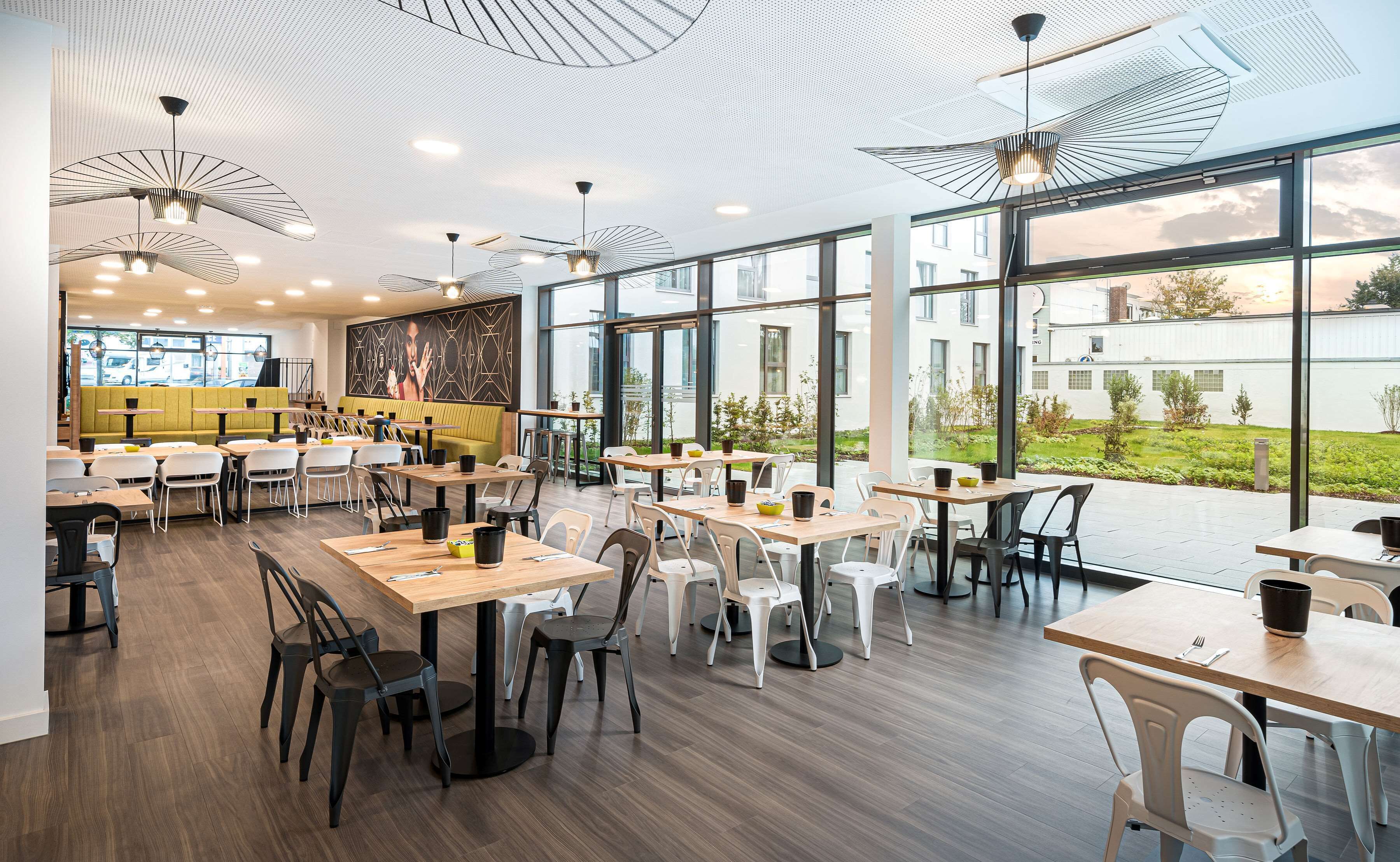 Päivittäinen buffetaamiainen (16 EUR per henkilö)