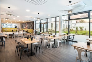 Daily buffet breakfast for a fee - elaya hotel augsburg, Trademark by Wyndham (Augsburg)