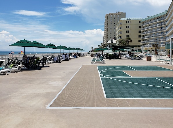Sports court - Awesome oceanfront condo, Ormond beach.  Daytona beach  (Ormond Beach)