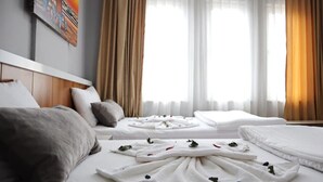 Minibar, desk, laptop workspace, soundproofing -  CLEOPATRA ICARIA APART HOTEL (Alanya)