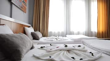 1 Schlafzimmer, Minibar, Schreibtisch, laptopgeeigneter Arbeitsplatz