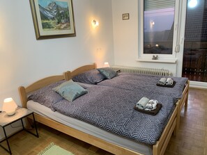 3 bedrooms, iron/ironing board, WiFi, bed sheets