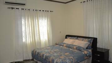 Deluxe Apartment | 3 bedrooms, blackout drapes, iron/ironing board, cribs/infant beds