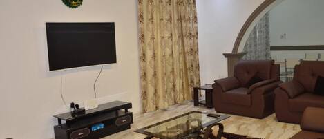 Deluxe Apartment | Living area