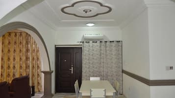 Deluxe Apartment | In-room dining