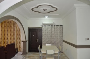 Deluxe Apartment | In-room dining