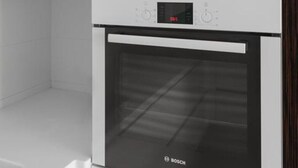 A kitchen with a Bosch oven and a microwave. - Sunset lovers in Odessa (Odessa)