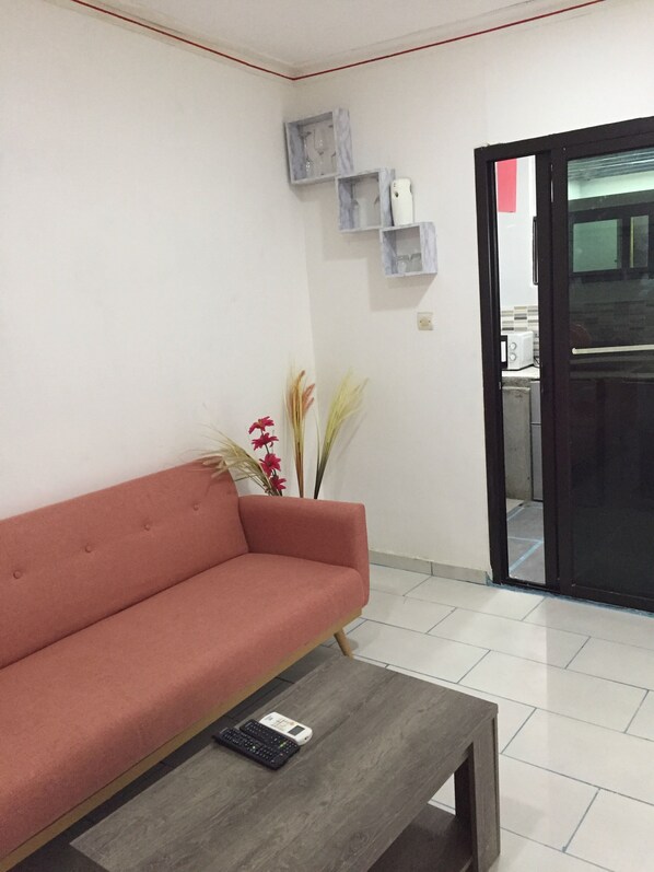 舒適公寓 | 起居區 | 32-吋平面電視、有線頻道、電視、MP3 底座