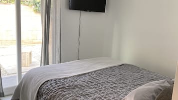 1 bedroom, in-room safe, iron/ironing board, free WiFi