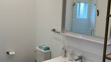 Shower, hair dryer, towels, shampoo