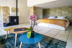 Fer et planche à repasser, Wi-Fi gratuit, draps fournis