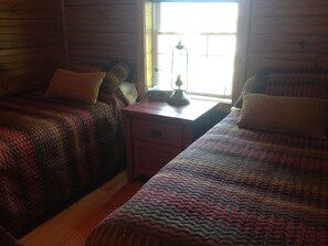 7 bedrooms, iron/ironing board, travel cot, free WiFi - Rustic Lodge Near Current River: Pond + Fire pit + Trails + Pickleball + Fishing (Grandin)