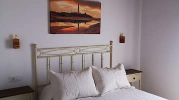 2 chambres, fer et planche à repasser, Wi-Fi, draps fournis