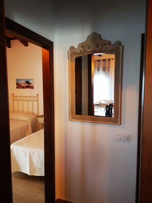 2 Schlafzimmer, BĂŒgeleisen/BĂŒgelbrett, WLAN, BettwĂ€sche