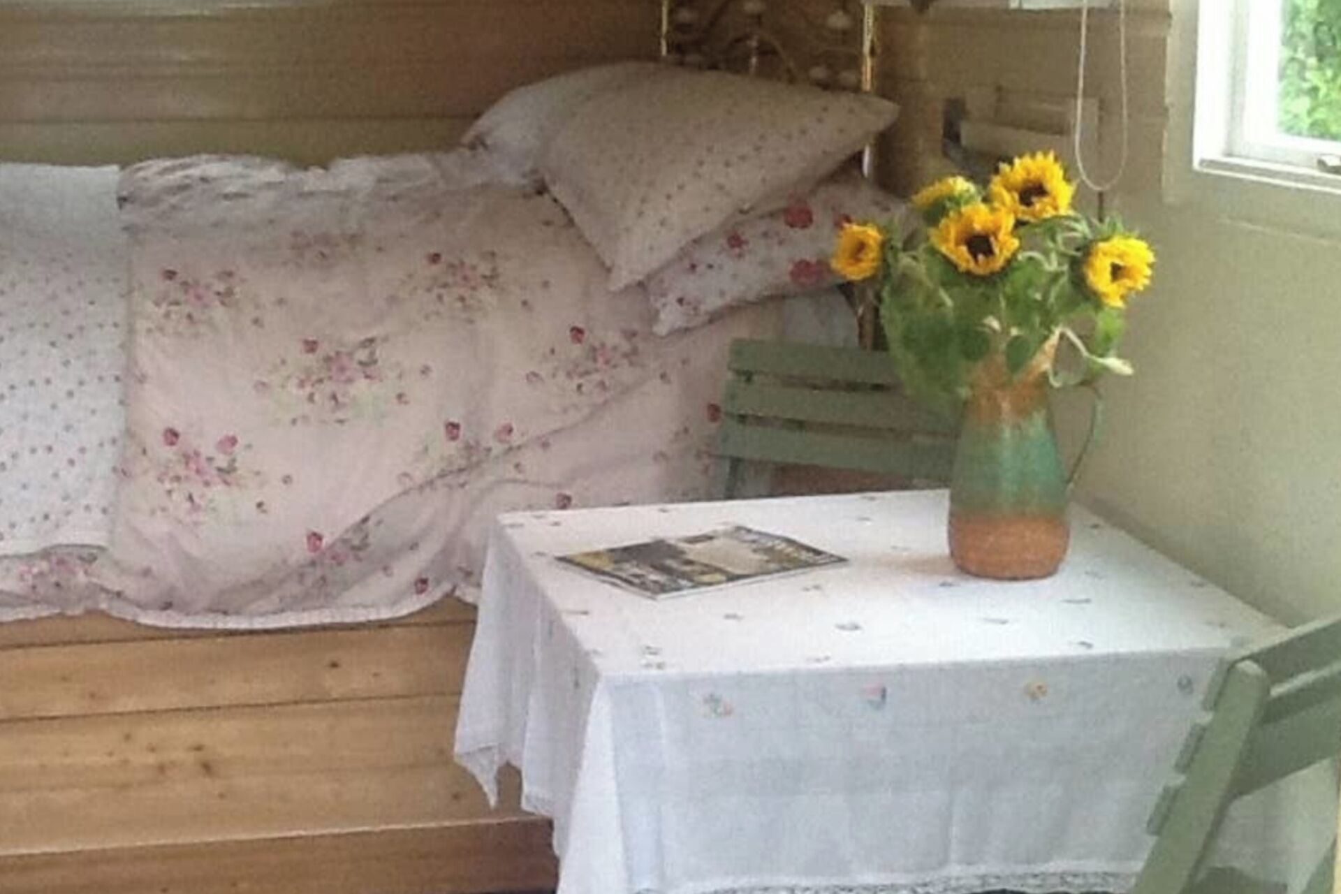 1 bedroom, bed sheets