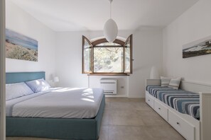 4 bedrooms, WiFi, bed sheets
