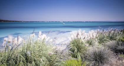 Villa Tellus - quiet luxury villa, private pool, stunning view, 5 min from beach