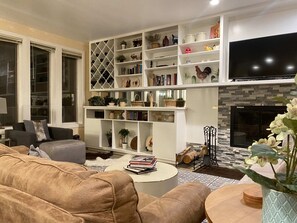 TV, fireplace