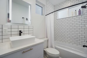 Combined shower/tub, hair dryer, towels, soap - Downtown Views Deluxe Guesthouse + Rooftop Spa! (Fort Collins)