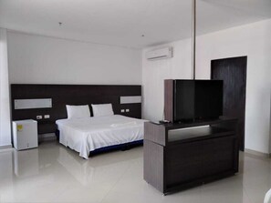 Minibar, cortinas blackout, wifi gratis y ropa de cama