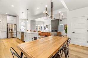 Dining - Downtown Views Deluxe 5/4+ Rooftop Hot Tub! (Fort Collins)