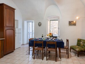 Dining - Stunning villa for 6 people with TV, terrace and panoramic view (Cipressa)