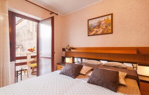3 chambres, accès au Wi-Fi (inclus), literie fournie