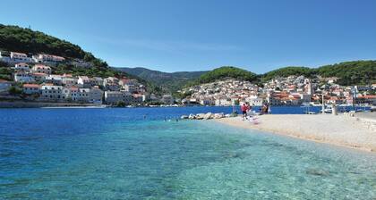 Gorgeous home in Pucisca with WiFi