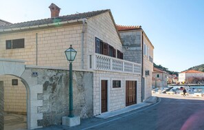 Exterior - 3 bedroom lovely home in Pucisca (Pucisca)