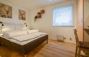 3 bedrooms, travel crib, free WiFi - Lovely home in Hejls with kitchen (Hejls)