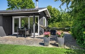 Outdoor dining - Lovely home in Hejls with kitchen (Hejls)