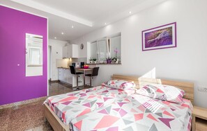 In-room safe, free WiFi, bed sheets